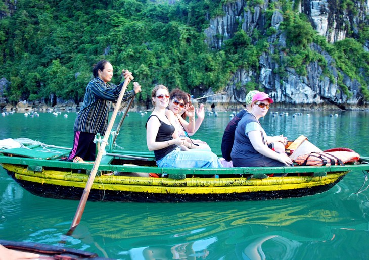 Vietnam receives record number of foreign tourists  - ảnh 1
